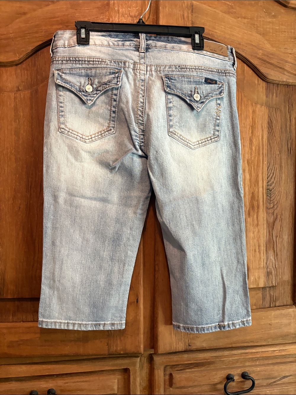 Seven7 Faded Light Blue Capri Jeans - Picture 4 of 8